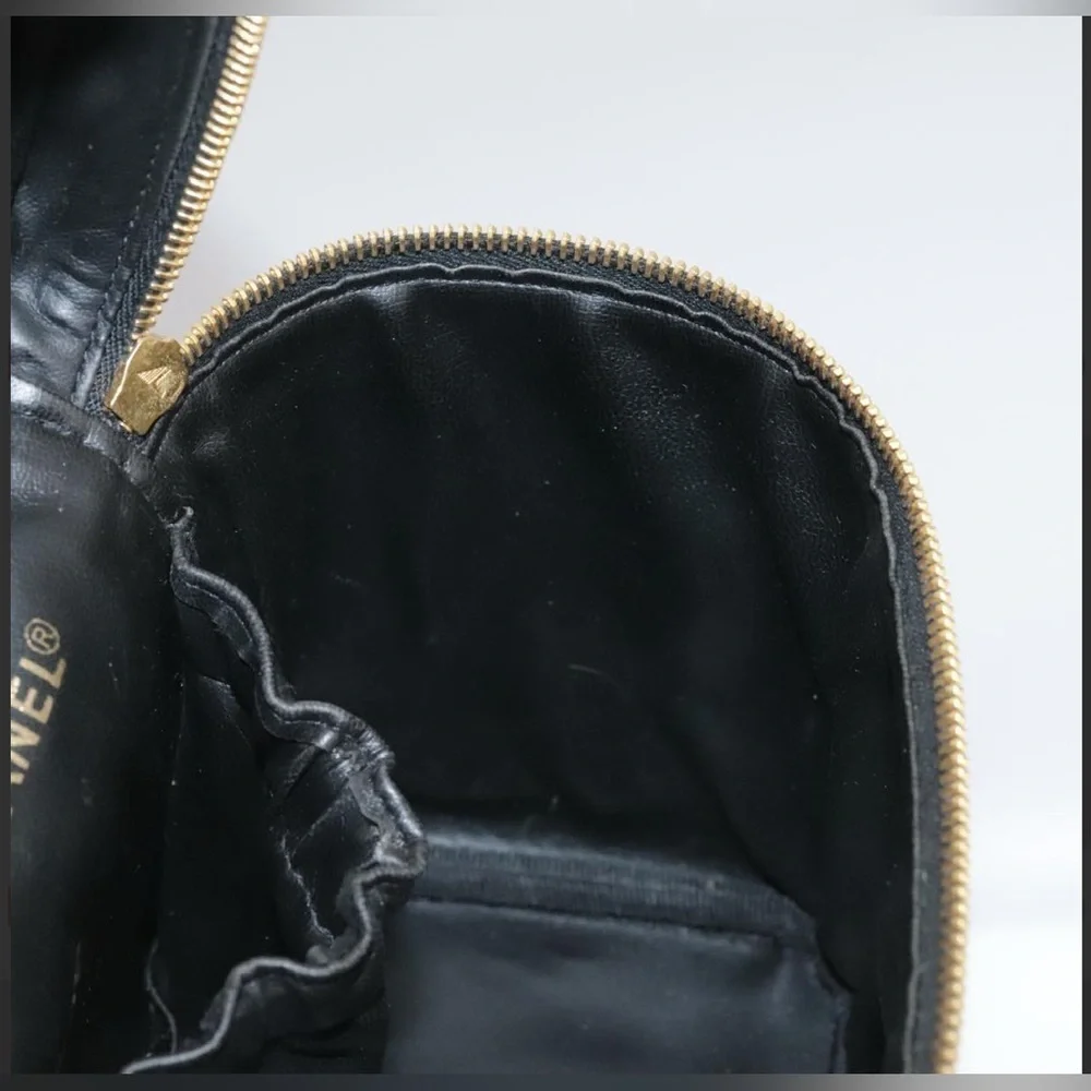 CHANEL CC Logo Grained Calfskin Cosmetics Vanity Hand Bag - Picture 15 of 16